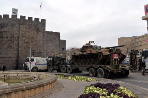 Foto - Tanklar Sur'a girdi