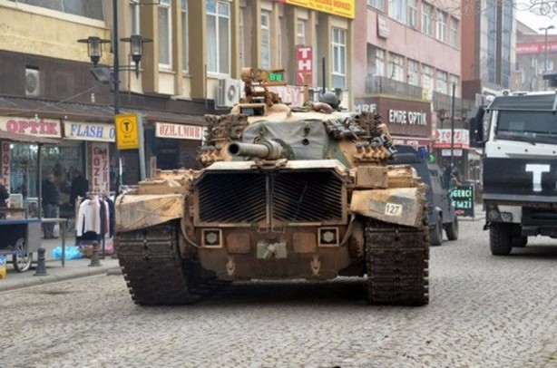 Foto - Tanklar Sur'a girdi