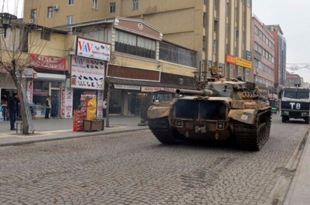 Tanklar Sur'a girdi