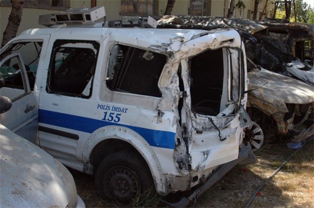 Foto - Tankların önüne çıkan polis araçları bu hale geldi!