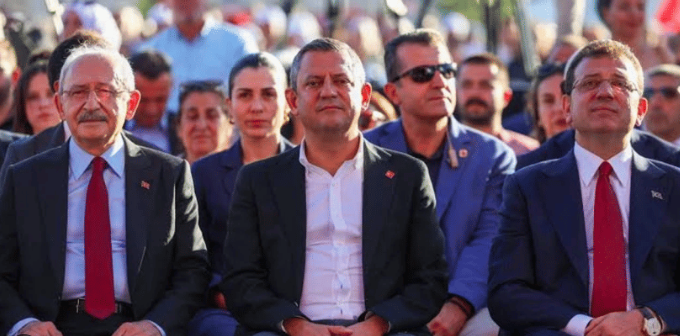 Foto - Tarafsızlığın geldiği son nokta! Cübbe altında savunma vekilliği "Durun, daha çok döneceksiniz"