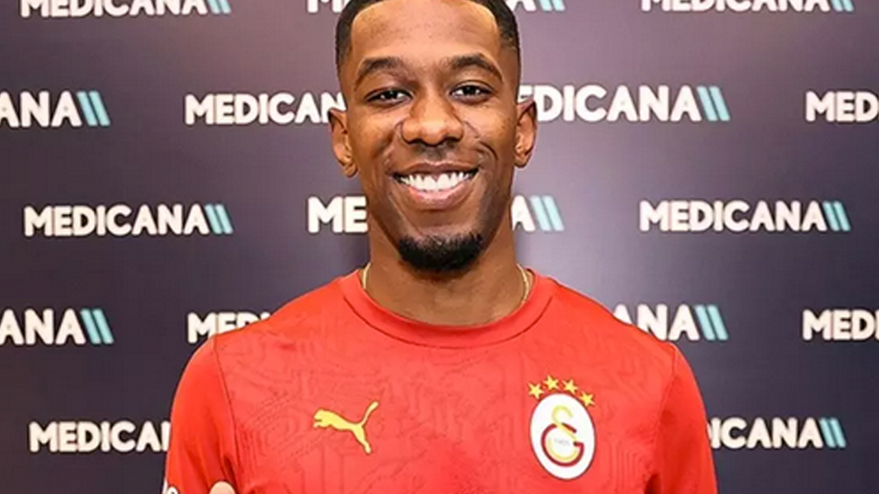 Foto - Taraftar ayaklanmış durumda... 