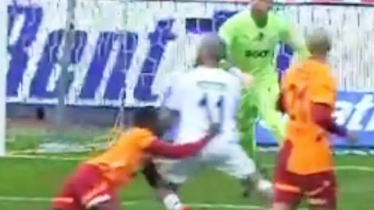 Foto - Taraftar ayaklanmış durumda... 