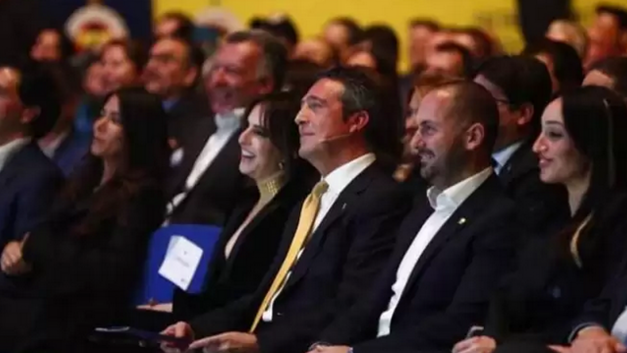 Foto - Taraftar pes etti ve… Fenerbahçe tribünlerini birleştiren gizli kahraman ortaya çıktı: Barış şart oldu…