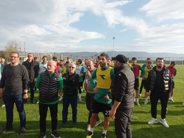 Foto - Taraftar tesisi bastı! Ortalık karıştı