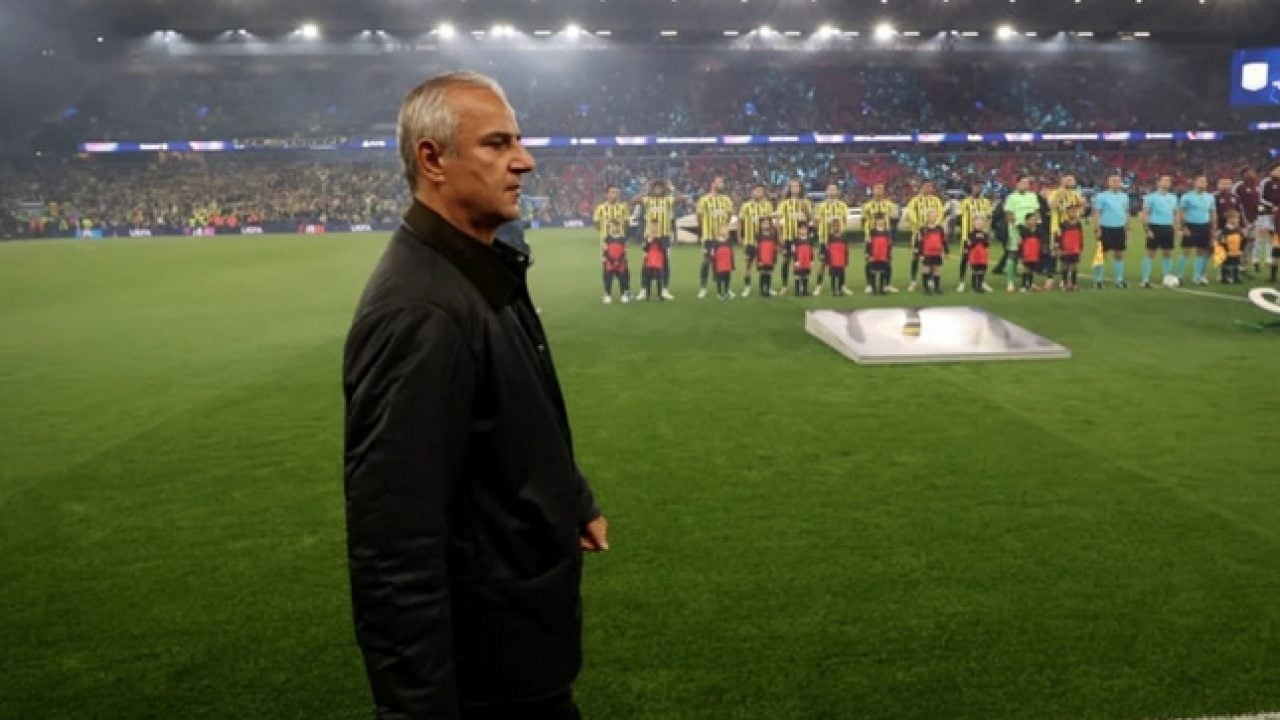 Foto - Taraftarın gündemi farklı: 6 gollü farklı yenilginin ardından İsmail Kartal'ın montu gündem oldu