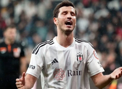 Foto - Taraftarlar çıldırdı! Sözleşmelerini uzatmamışlardı ve büyük tepki çekmişlerdi.. Şimdi ise ilan ettiler…