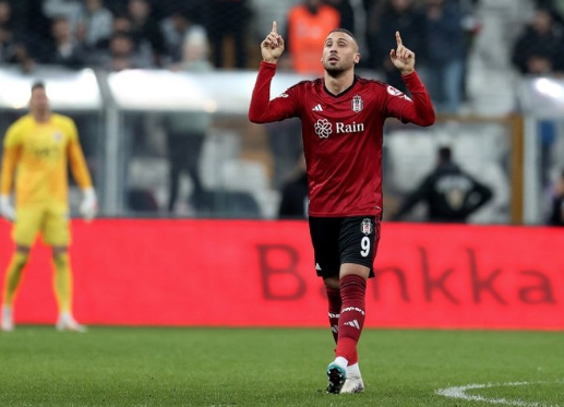 Taraftarlar çıldırdı! Sözleşmelerini uzatmamışlardı ve büyük tepki çekmişlerdi.. Şimdi ise ilan ettiler…