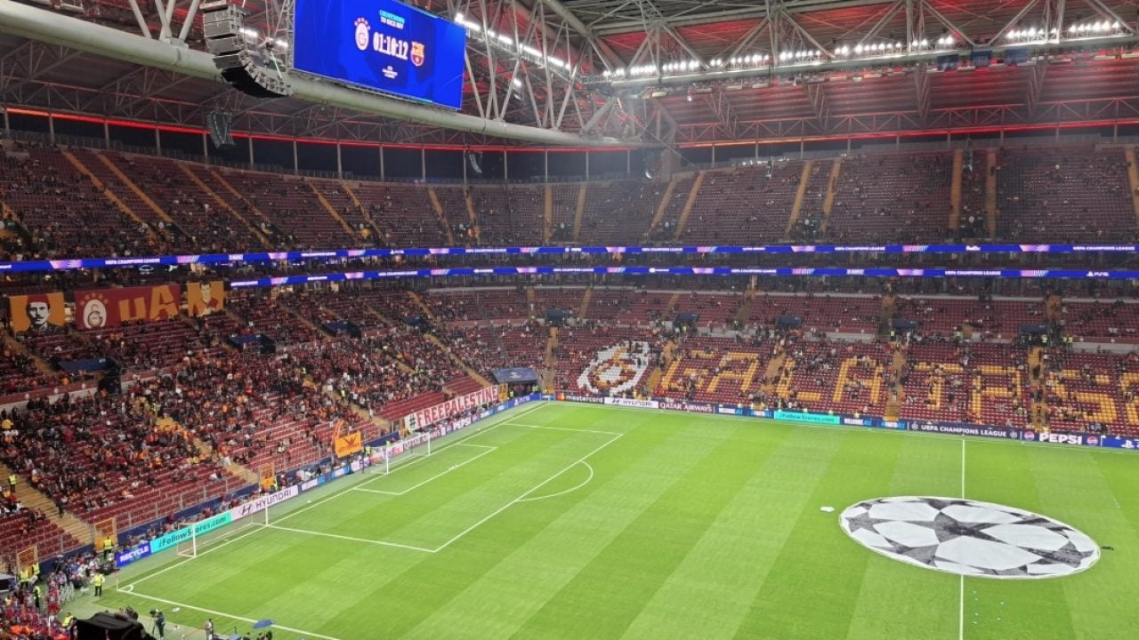 Foto - Taraftarlar sinirlendi: Barça'dan Galatasaray'a 'yapay ıslık' suçlaması
