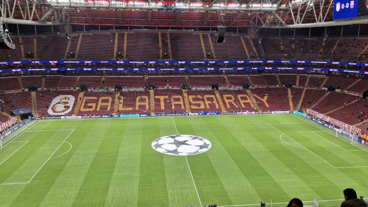 Foto - Taraftarlar sinirlendi: Barça'dan Galatasaray'a 'yapay ıslık' suçlaması