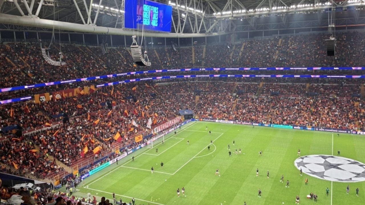 Foto - Taraftarlar sinirlendi: Barça'dan Galatasaray'a 'yapay ıslık' suçlaması