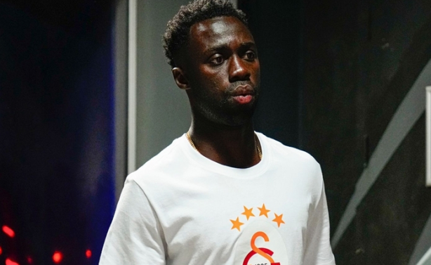 Taraftarlar isyandaydı! Fenerbahçe Başkanı Ali Koç’u kim neden kandırıyor? Davinson hayranlığı yalan mı söylettiriyor?