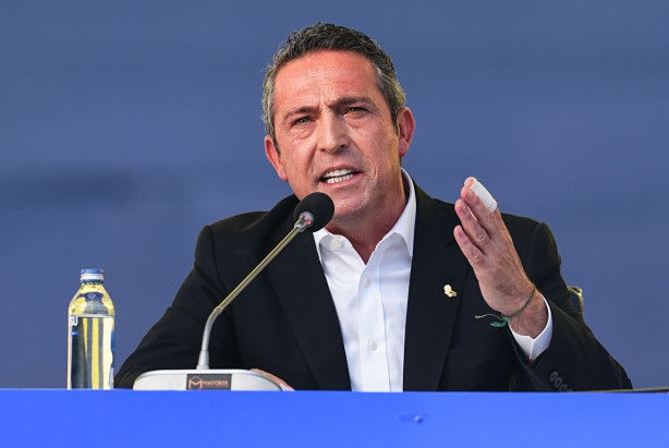 Foto - Taraftarlar isyandaydı! Fenerbahçe Başkanı Ali Koç’u kim neden kandırıyor? Davinson hayranlığı yalan mı söylettiriyor?