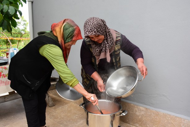 Tarhana çorbasını içmeden bir daha düşünün! İşte doğal yelten tarhanası...