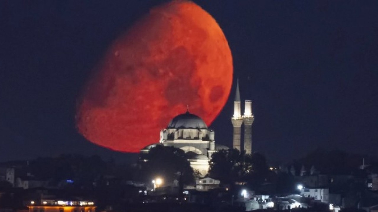 Tarih belli oldu! Gökyüzü kızıl renge bürünecek