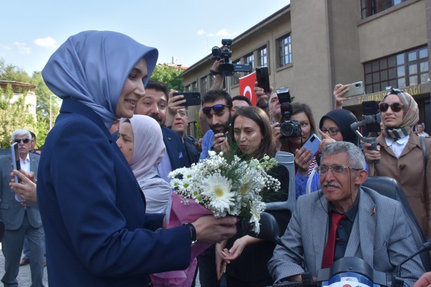 Foto - Tarih bugünü altın harflerle yazdı! Afyonkarahisar Valisi Kübra Güran Yiğitbaşı göreve başladı