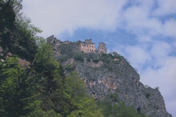 Foto - Tarih kokan bir köşe: Peristera Manastırı