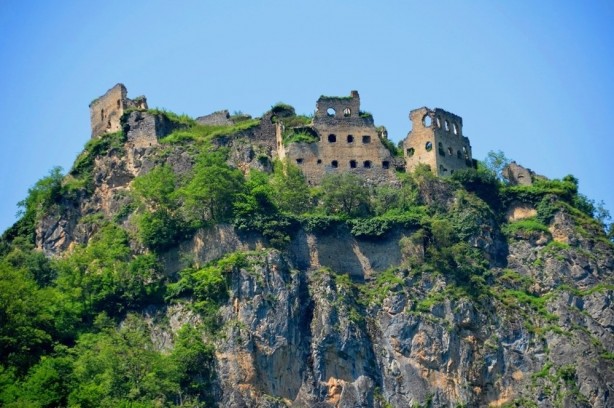 Tarih kokan bir köşe: Peristera Manastırı