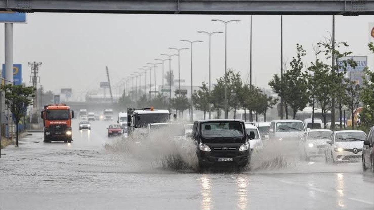 Foto - Tarih verildi, o güne aman dikkat! 7 kişinin hayatını kaybettiği İstanbul için yeni sel uyarısı