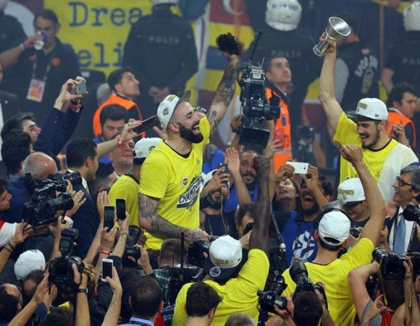 Foto - Tarih yazan Fenerbahçe oyuncuları ne kadar kazanıyor?