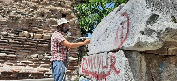 Foto - Tarihe saygısızlık, 'kumlama' yöntemiyle siliniyor!