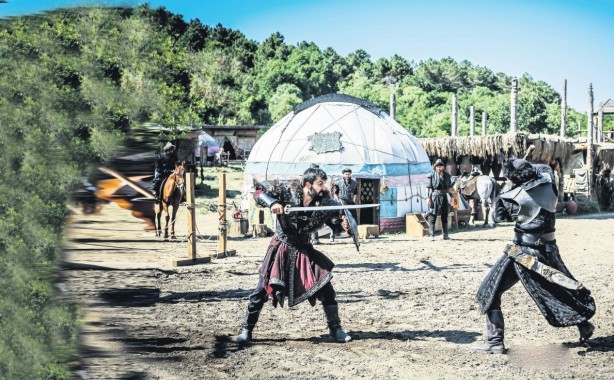 Foto - Tarihe tanıklık edeceksiniz! Bozdağ Film’den bomba Kuruluş Osman hamlesi