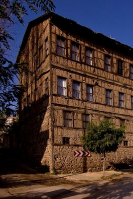 Foto - Tarihi 1800'lü yıllık bina yıkılma tehlikesi var: O ilimizde bulundu! Tarihi bilenler için maalesef üzücü!