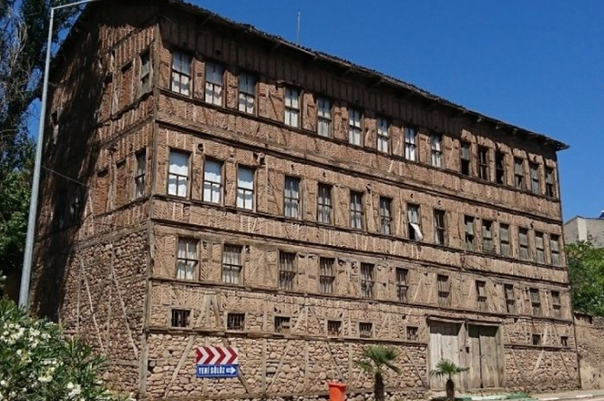 Foto - Tarihi 1800'lü yıllık bina yıkılma tehlikesi var: O ilimizde bulundu! Tarihi bilenler için maalesef üzücü!