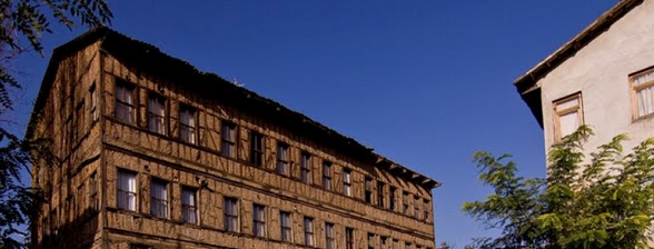 Tarihi 1800'lü yıllık bina yıkılma tehlikesi var: O ilimizde bulundu! Tarihi bilenler için maalesef üzücü!