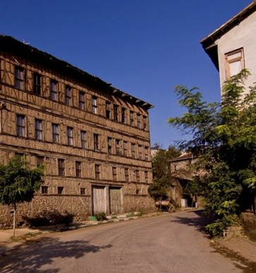 Foto - Tarihi 1800'lü yıllık bina yıkılma tehlikesi var: O ilimizde bulundu! Tarihi bilenler için maalesef üzücü!
