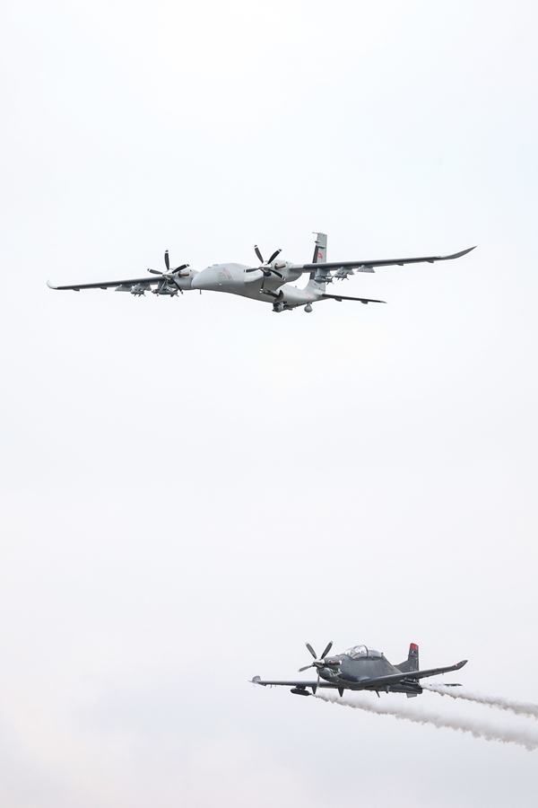 Foto - Tarihi anlar! Selçuk Bayraktar HÜRKUŞ ile uçtu