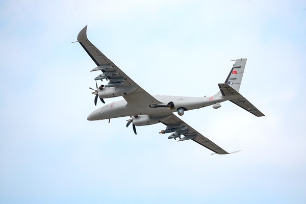 Foto - Tarihi anlar! Selçuk Bayraktar HÜRKUŞ ile uçtu