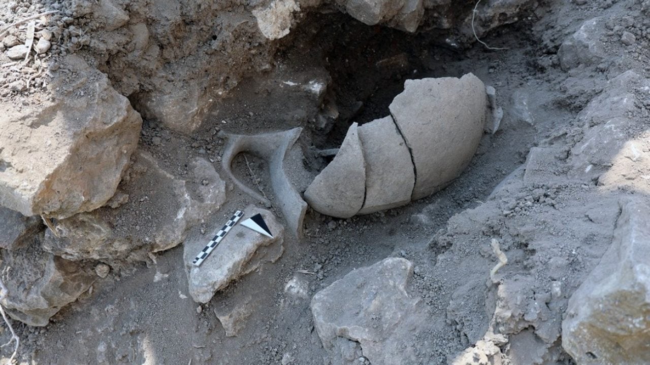Foto - Tarihi antik kentte kazı çalışması başladı! Fırında 2 bin 600 yıllık karbonlaşmış tohumlar bulundu