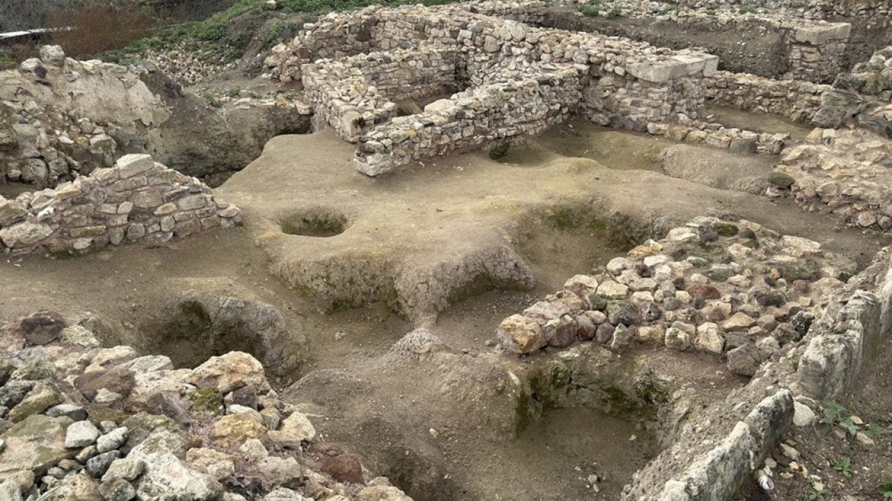 Foto - Tarihi antik kentte kazı çalışması başladı! Fırında 2 bin 600 yıllık karbonlaşmış tohumlar bulundu