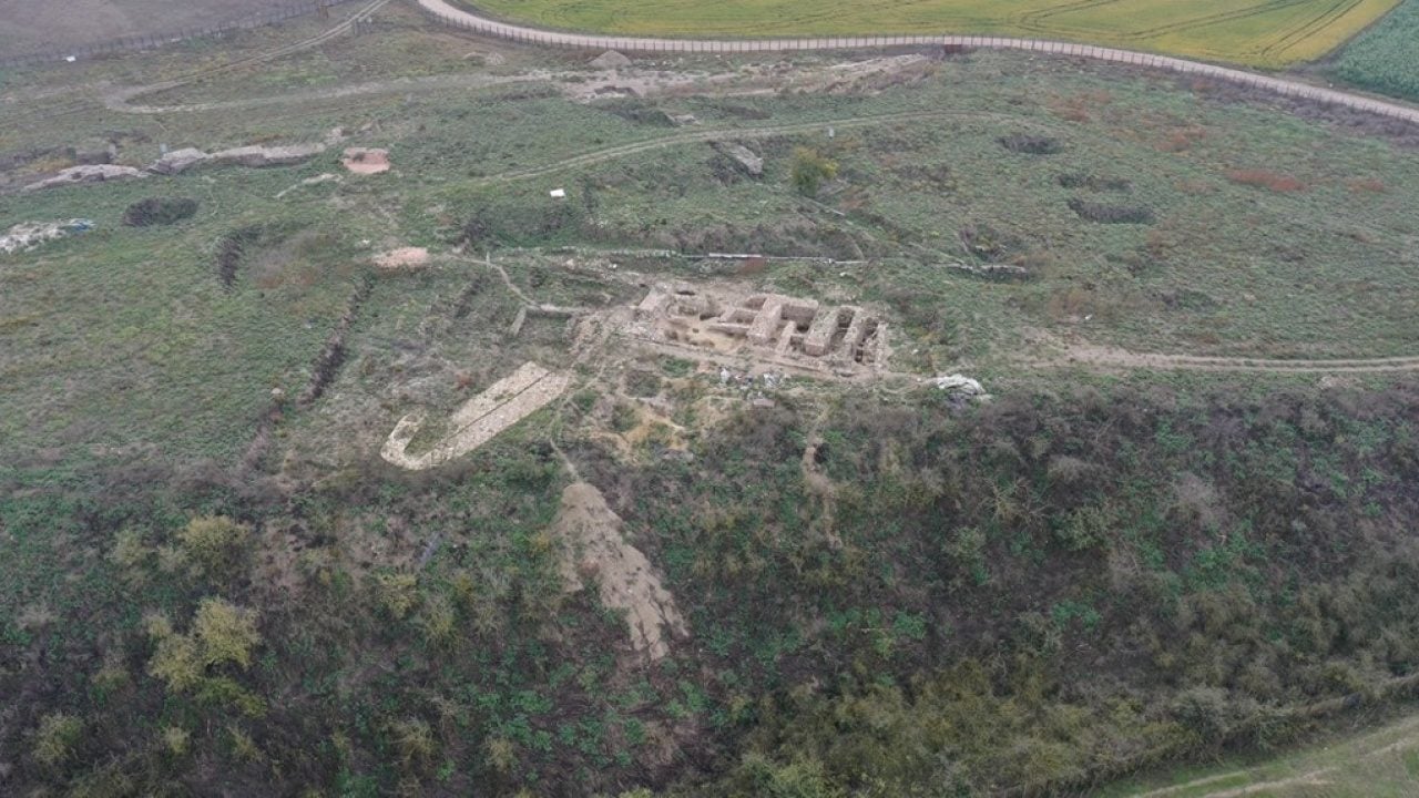 Foto - Tarihi antik kentte kazı çalışması başladı! Fırında 2 bin 600 yıllık karbonlaşmış tohumlar bulundu