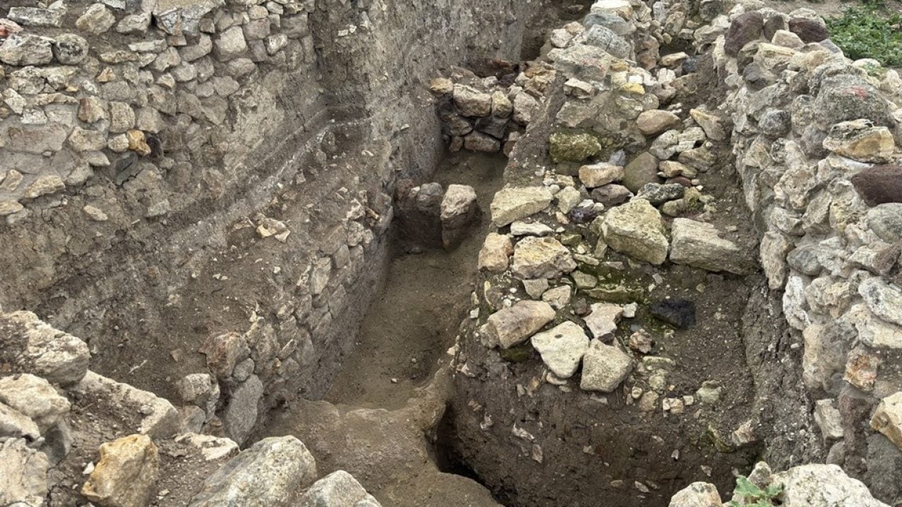 Foto - Tarihi antik kentte kazı çalışması başladı! Fırında 2 bin 600 yıllık karbonlaşmış tohumlar bulundu