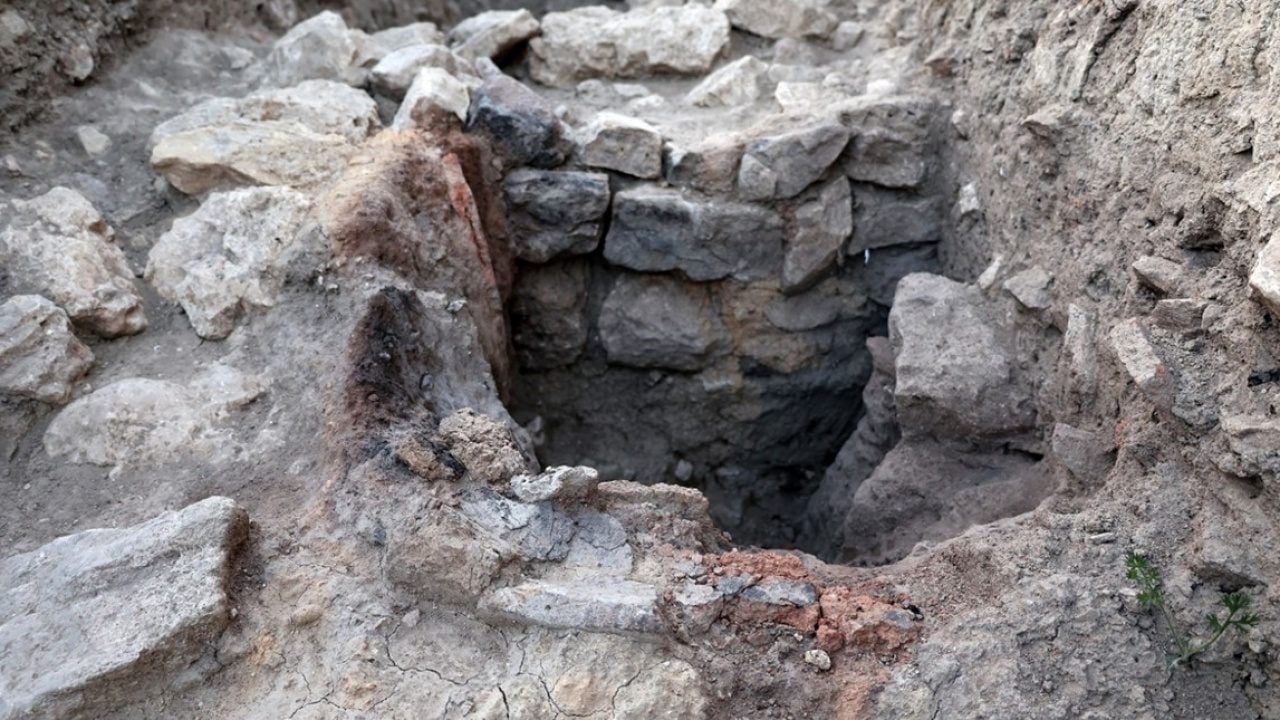 Foto - Tarihi antik kentte kazı çalışması başladı! Fırında 2 bin 600 yıllık karbonlaşmış tohumlar bulundu