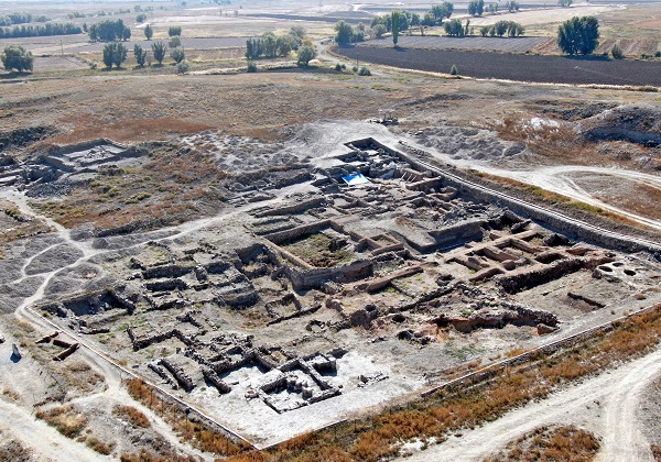 Tarihi bin yıl daha geriye götürecek! 75 yıldır süren kazıda sıcak gelişme