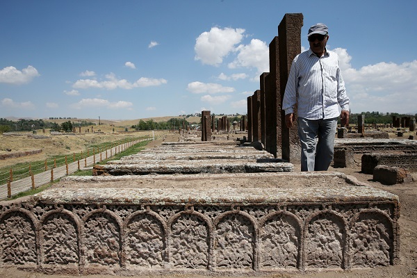 Foto - Tarihi bölgede 15 yeni mezar taşı ortaya çıktı