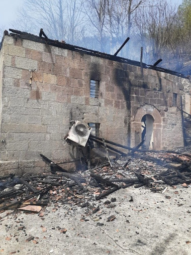 Foto - Acı olay: Tarihi cami saatler içerisinde kül oldu!