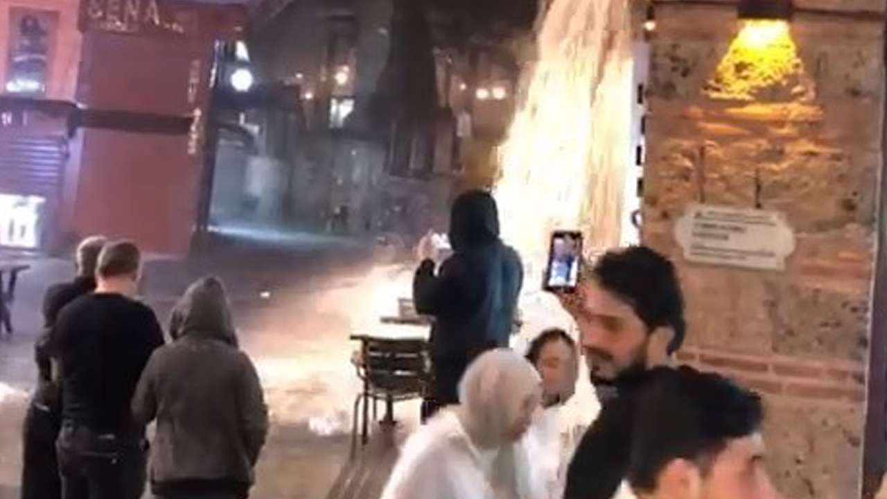 Tarihi çarşı bir anda şelaleye dönüştü!