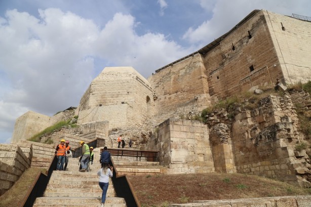 Foto - Tarihi dokusuyla görenleri büyülüyor: Antep Kalesi