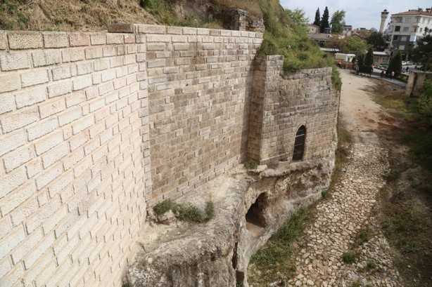 Foto - Tarihi dokusuyla görenleri büyülüyor: Antep Kalesi