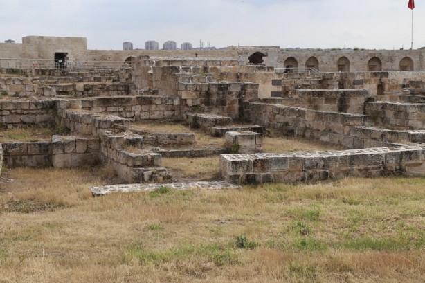 Foto - Tarihi dokusuyla görenleri büyülüyor: Antep Kalesi