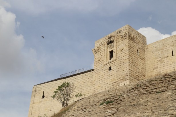 Foto - Tarihi dokusuyla görenleri büyülüyor: Antep Kalesi