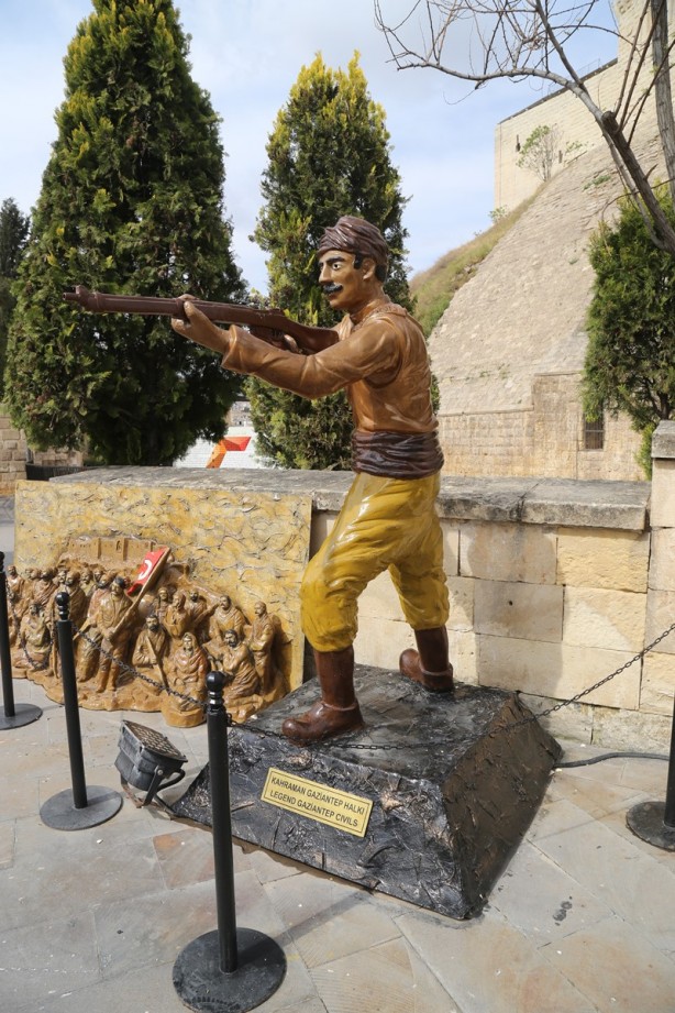 Foto - Tarihi dokusuyla görenleri büyülüyor: Antep Kalesi