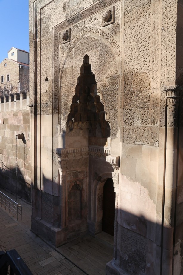 Foto - Tarihi dokusuyla görenleri büyülüyor: Zinciriye Medresesi - Aksaray