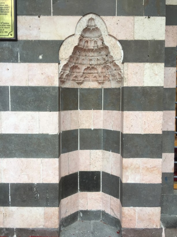 Foto - Tarihi dokusuyla Nebi (Peygamber) Camii