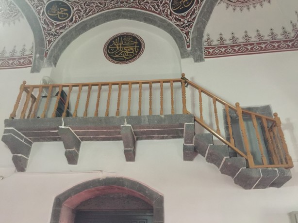 Foto - Tarihi dokusuyla Nebi (Peygamber) Camii