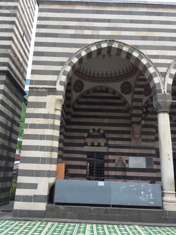 Foto - Tarihi dokusuyla Nebi (Peygamber) Camii